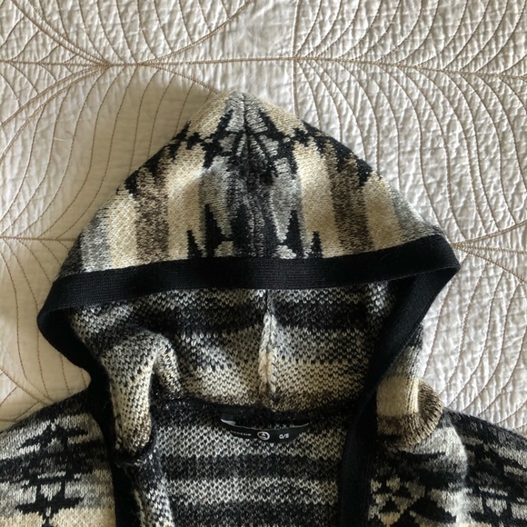 5/$35🍑AMNESIA Tribal Print Shawl/Cardigan Sweater - Picture 2 of 5